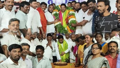 కార్యకర్తల మధ్య నూతన సంవత్సర వేడుకలు జరుపుకున్న మహబూబ్ నగర్.. ఎమ్మెల్యే యేనం శ్రీనివాస్ రెడ్డి