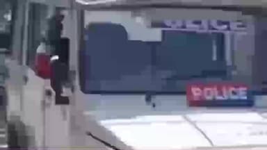 बहादुरपुर: बहादुरपुर पुलिस ने सागर गांव के पास कच्ची शराब बेचने पर 21 वर्षीय युवक पर मामला दर्ज किया