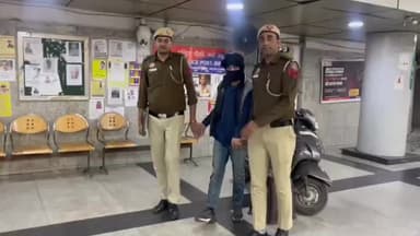 सदर बाज़ार: कश्मीरी गेट थाना पुलिस ने एक शातिर लुटेरे को चोरी की स्कूटी और आईफोन के साथ किया गिरफ्तार