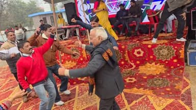 ज्वालामुखी ।। नये साल पर पूर्व मंत्री रमेश ध्वाला समर्थकों संग नाचते हुए ।
#News123 #everyoneactive #himachalpradesh #Ja...