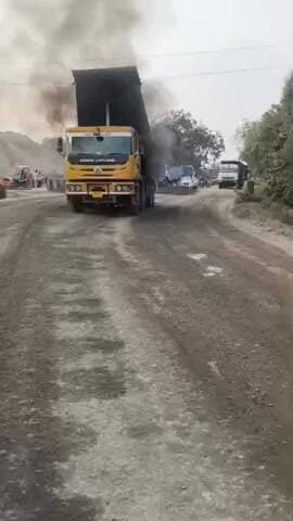 કરજણ: વડોદરા કરજણ પાલેજ નારેશ્વર રોડ પર જીવિત તાર ડમ્પરને અડતા આગ લાગી, ચાલકને કરંટ લાગતા મોત