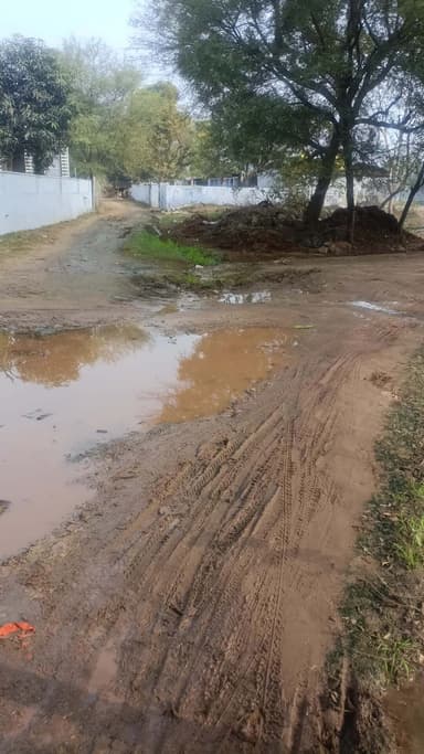 #ग्राम पंचायत कालवान में बड़ा बास में रास्तो मे हो रहें गढ्ढों में भरा पानी। लोगों को पदैल चलने में हो रही परेशानियां। @