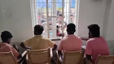 கந்தர்வகோட்டை: தமிழகதின் முதல் ஜல்லிக்கட்டு போட்டி நடைபெற இருக்கும் தட்சண்குறிச்சியில் மாடுபிடி வீரர்கள் மற்றும் மாட்டின் உரிமையாளர்கள் ஆர்வத்துடன் டோக்கன் பெற்றனர்