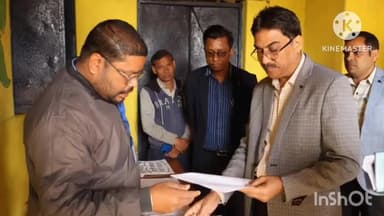 पोड़ी उपरोड़ा: बिलासपुर संभाग के आयुक्त सुनील जैन ने कोरबा पहुंचकर निर्वाचन नामावलियों का किया निरीक्षण