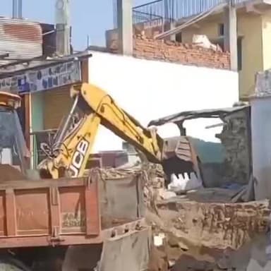 ಆಳಂದ: ತೆರವು ಕಾರ್ಯಾಚರಣೆಗಾಗಿ 3 ಸಲ ನೋಟಿಸ್ ನೀಡಲಾಗಿತ್ತು; ಪಟ್ಟಣದಲ್ಲಿ ಪುರಸಭೆ ಮುಖ್ಯಾಧಿಕಾರಿ ಸಂಗಮೇಶ ಪನ್ನಶೆಟ್ಟಿ