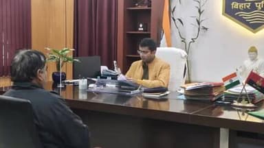 आज दिनांक-02.01.2026 को पुलिस अधीक्षक कटिहार के द्वारा 20 आवेदकों की शिकायत सुनी गई तथा उनकी समस्या निराकरण हेतु संबंधित पदाधिकारी को आवश्यक दिशा-निर्देश दिया गया I