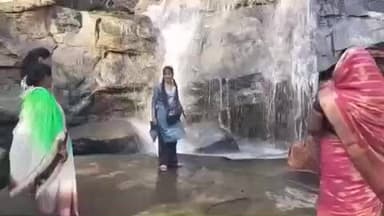 पालकोट: नए साल पर सुंदरीडीह पर्यटकों को लुभा रहा, दूसरे दिन भी उमड़ी भारी भीड़