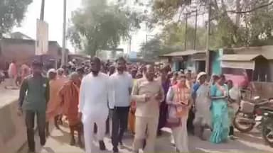 मुक्ताईनगर: वरणगाव नगरपरिषद वर विविध मागण्यांसाठी शिवसेना उद्धव ठाकरे गटाच्या वतीने मोर्चा