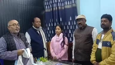 সাঁইথিয়া: সাঁইথিয়ায় কন্যাশ্রী প্রাপক আদিবাসী কন্যা শিউলি সরেনকে ব্লকের পক্ষ থেকে সম্মান