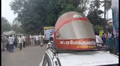 மயிலாடுதுறை: சாலை பாதுகாப்பு வார விழாவை ஒட்டி சாலை பாதுகாப்பு தலைக்கவசம் குறித்த விழிப்புணர்வு பேரணி ஆட்சியர் ஸ்ரீகாந்த் எஸ்பி ஸ்டாலின் ஆகியோர் தொடங்கி வைத்தனர்