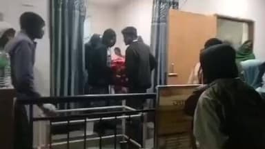 चैनपुर: कातिंग के पास अनियंत्रित ऑटो ने बाइक सवार को मारी टक्कर, बाइक सवार जख्मी