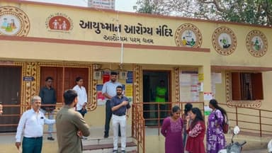 પારડી: ઉમરસાડી ગામે પ્રાથમિક શાળા, આરોગ્ય મંદિર ,આંગણવાડી કેન્દ્ર અને ગ્રામ પંચાયતની જિલ્લા વિકાસ અધિકારીએ મુલાકાત લીધી