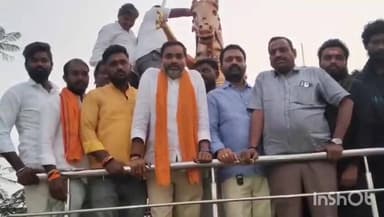 రాయపర్తి: బంధన్ పల్లిలో శివాజీ విగ్రహాన్ని ధ్వంసం చేసిన వారిపై చర్యలు తీసుకోవాలని లేనిపక్షంలో ఆందోళనలు ఉధృతం చేస్తామని బిజెపి