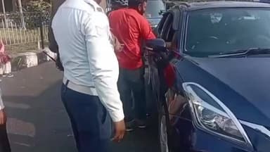 ओरमांझी: बूटी मोड के पास कार ने स्कूटी को मारी टक्कर, स्कूटी सवार महिला और बच्चा घायल