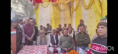 पिपरा: बंजारी मोहल्ला स्थित खलीले-ए-मिल्लत के 29वें उर्स पर विधायक ने मजार पर की चादरपोशी