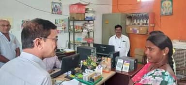 జడ్చర్ల: జడ్చర్ల మండలం కేంద్రంలో కోరంపేటలో మీ సేవ కేంద్రాన్ని అదనపు కలెక్టర్ ఆకస్మికంగా తనిఖీ