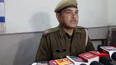 #अजमेर के ज्ञान विहार कॉलोनी में बदमाशों ने युवक पर हम+ला कर लूटे लाखों रुपए ।
#कार में रखे सूटकेस से 46 लाख लूटकर भागे...