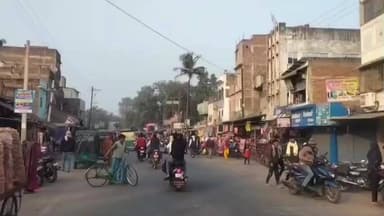 सनहौला: नए साल में दोपहर की हल्की धूप से सन्हौला बाजार में दिखी रौनक