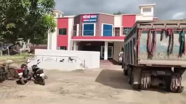 बोरियो: बोरियो चौक पर थाना पुलिस ने वाहन चालकों के बीच जागरूकता के लिए चलाया विशेष अभियान