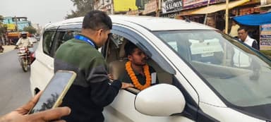 कोलेबिरा: सिमडेगा में सड़क सुरक्षा की अनोखी पहल: चालान नहीं, गुलाब और माला से स्वागत