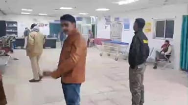 लेस्लीगंज: लेस्लीगंज में दो बाइकों की टक्कर में दो महिलाओं समेत तीन गंभीर रूप से घायल