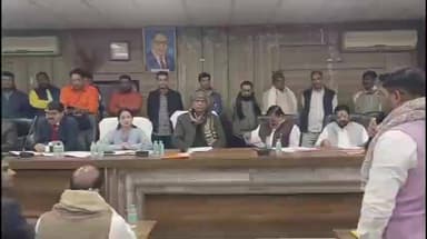 जखनिया: जिपं की बैठक में जंगीपुर से सपा विधायक ने BJP पर साधा निशाना, कहा- धर्म की राजनीति से विकास के मुद्दे भटका रही है BJP