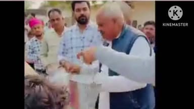 खनियाधाना: श्रीमंत महाराज साहब के जन्मदिवस पर प्रह्लाद सिंह यादव जी ने गरीबों को सामग्री वितरित की