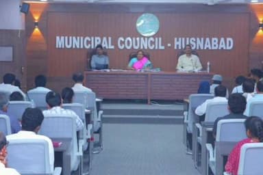 హుస్నాబాద్: హుస్నాబాద్ మున్సిపల్ కౌన్సిల్ కార్యాలయంలో సమీక్ష సమావేశం నిర్వహించిన జిల్లా కలెక్టర్ హైమావతి