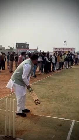 स्लीमनाबाद: आज ग्राम तेवरी,डायमंड युवा संगठन तेवरी द्वारा टेनिस बॉल क्रिकेट टूर्नामेंट के शुभारंभ में
#PranayPandey