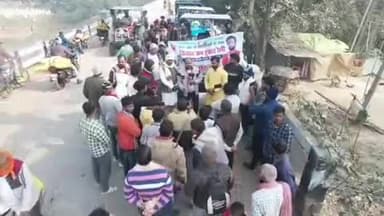 विजयीपुर: यूरिया की कालाबाजारी के खिलाफ किसानों का उग्र प्रदर्शन, विजयपुर में किसानों ने निकाली रैली