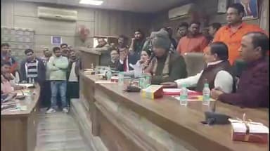 जखनिया: जिला पंचायत में हंगामे के बीच 2026-27 का बजट पास, स्मार्ट सिटी में शामिल करने का प्रस्ताव हुआ अनुमोदित