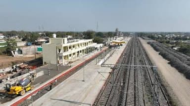 गुजरात के आदरज मोटी–विजापुर (39.75 किमी) सेक्शन में गेज परिवर्तन का कार्य पूर्ण हो गया है। अब यह सेक्शन सुरक्षित और तेज रेल परिचालन के लिए तैयार है।
#RailInfra4Gujarat