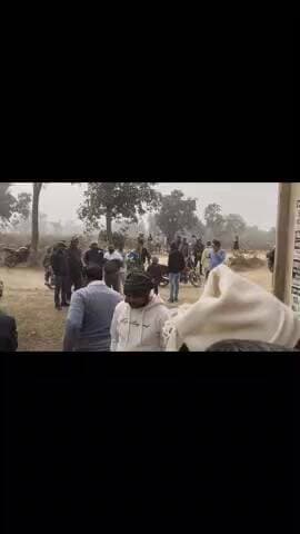 यह वीडियो सिंधी ताली दुल्हनिया घाट का है जो एक व्यक्ति मरा हुआ शेड में पाया गया व्यक्ति का पहचान नहीं हुआ है