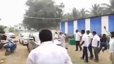 கோபிசெட்டிபாளையம்: கரட்டூர் பகுதியில் உள்ள தவொக அலுவலகத்தில் வேலுநாச்சியார் திருவுருவப்படத்திற்கு மாலை அணிவித்து மலர் தூவி மரியாதை செலுத்தினார் செங்கோட்டையன்