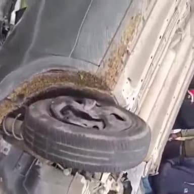 दुर्गावती: धनेश के पास NH-19 पर अनियंत्रित होकर पलटी कार, बाल-बाल बचे कार में सवार लोग