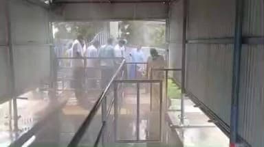 மோகனூர்: பரளியில் உள்ள தனியார் கோழிப்பண்ணையில் மாவட்ட ஆட்சித்தலைவர் துர்காமூர்த்தி ஆய்வு செய்தார்