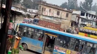 सरकाघाट: सरकाघाट में बीच सड़क में थमी सरकारी बस के पहिए, लगा जाम, रेंगते रहे वाहन