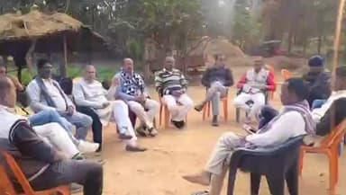 रमना: दुधवानिया टोला में सड़क हादसे में शिवम् सिंह की मौत, भाजपा नेताओं ने परिजनों से की मुलाकात