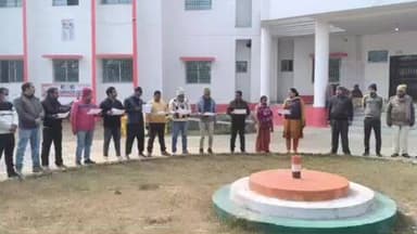 टेटिया बम्बर: सड़क सुरक्षा को लेकर प्रखंड कार्यालय में अंचल अधिकारी ने कार्यालय कर्मियों को शपथ दिलाई