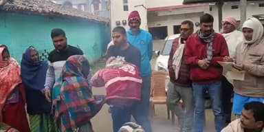 देसरी: देसरी प्रखंड के जहांगीरपुर शाम के साहू मोहल्ला निवासी प्रसिद्ध व्यवसायी ने कंबल का वितरण किया