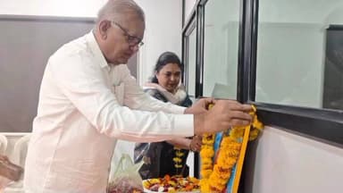 उमरेड: उमरेडमध्ये क्रांतीज्योती सावित्रीबाई फुले यांची जयंती उत्साहात साजरी; आमदार संजय मेश्राम यांच्या उपस्थितीत अभिवादन