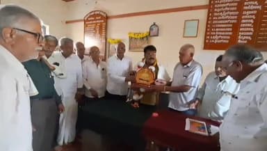 ಕೃಷ್ಣರಾಜಪೇಟೆ: ಪಟ್ಟಣದಲ್ಲಿ ತಾಲ್ಲೂಕು ಒಕ್ಕಲಿಗರ ಸಂಘದ ಅಧ್ಯಕ್ಷ ಆರ್ ಎಸ್ ಶಿವರಾಮೇಗೌಡ ಅವರ ಅಧ್ಯಕ್ಷತೆಯಲ್ಲಿ ಮಾಸಿಕ ಸಭೆ