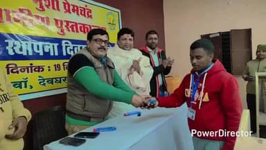 सोनारायठाढ़ी: मुंशी प्रेमचंद पुस्तकालय में पूर्व कृषि मंत्री बादल पत्रलेख द्वारा सदस्यों को पहचान पत्र वितरित