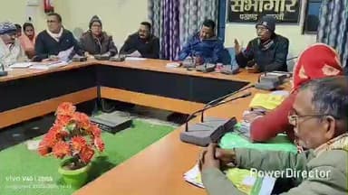 सारवां: प्रखंड मुख्यालय सभागार में मतदाता पुनरीक्षण को लेकर बीएलओ व सुपरवाइजर के साथ बैठक की गई