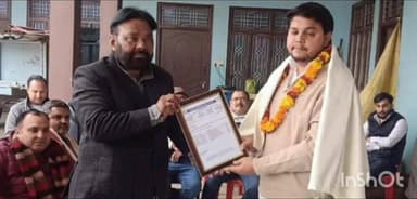 नगीना: कोतवाली देहात के गांव हरदासपुर मंडे में विधायक मनोज पारस ने डॉक्टर अनुज चौधरी को किया सम्मानित