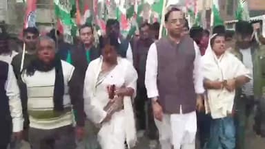 কেশপুর: কেশপুরে তৃণমূল কর্মী এবং দলনেত্রীর উপর হামলার প্রতিবাদে ছুতারগেরিয়া থেকে বসনচক পর্যন্ত প্রতিবাদ মিছিল ও পথসভা