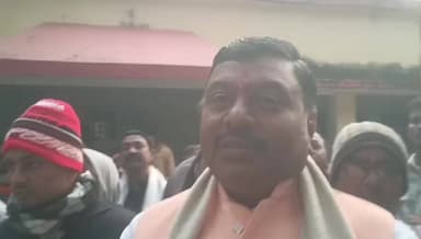 शाहकुंड: शाहकुंड बाजार में अतिक्रमण हटाने के लिए प्रशिक्षु आईएएस जतिन कुमार ने दुकानदारों को नोटिस देकर कार्यालय बुलाया