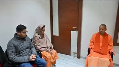 #मुख्यमंत्री योगी आदित्यनाथ #बरेली में #दिवंगत विधायक प्रोफेसर श्याम बिहारी लाल के #घर पहुंचे और #परिवार को इस #दुख की घ...
