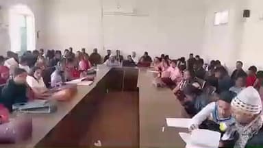 पाकुड़िया: पाकुड़िया ब्लॉक सभागार में मतदाता सूची पुनरीक्षण को लेकर बीएलओ का प्रशिक्षण