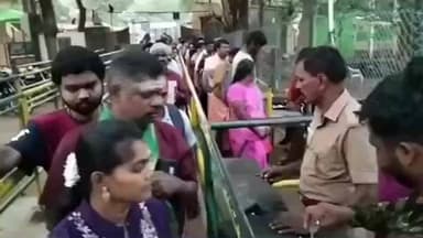 வத்திராயிருப்பு: மார்கழி மாத பௌர்ணமியை முன்னிட்டு சதுரகிரி கோவிலில் பக்தர்கள் சாமி தரிசனம் செய்தனர்